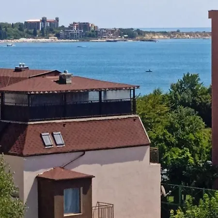 Lazur Апартамент Равда
