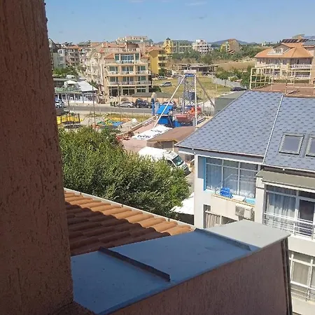 Lazur Apartment *