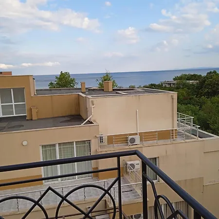 Lazur Apartment *