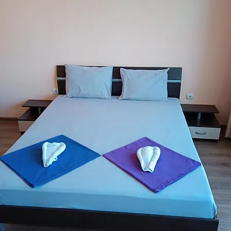 Lazur Apartment *